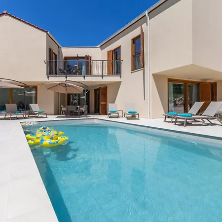 Olive Court Kras Villa *