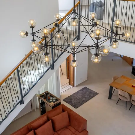 Olive Court Kras Villa