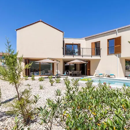 Olive Court Kras Villa *