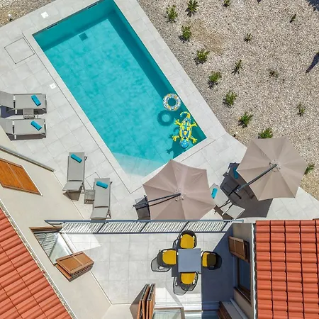 Olive Court Kras Villa *