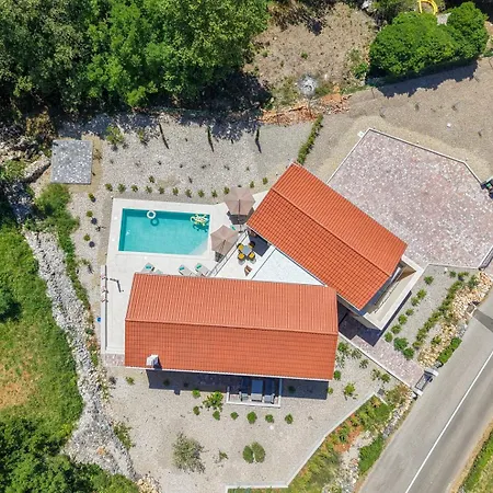 Olive Court Kras Dobrinj