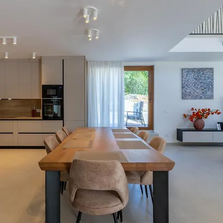 Olive Court Kras Villa