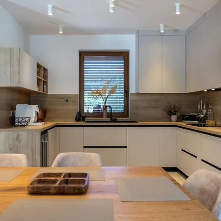 Olive Court Kras Dobrinj