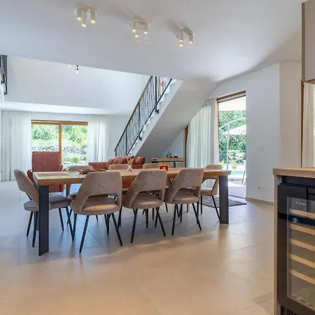 Olive Court Kras Villa